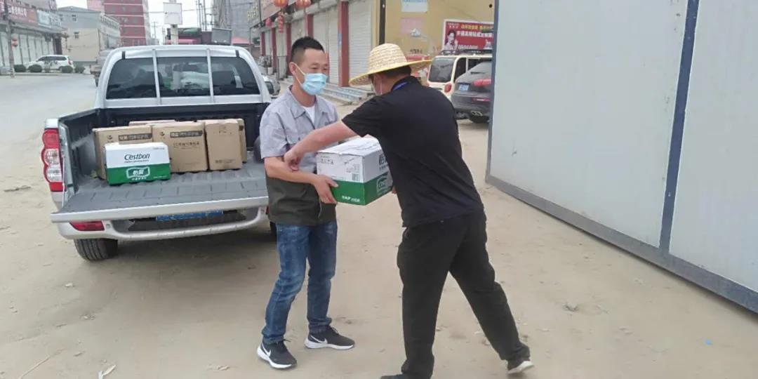雄安壹号娱乐与县执法局慰问防疫一线事情职员_壹号娱乐