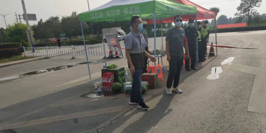 雄安壹号娱乐与县执法局慰问防疫一线事情职员_壹号娱乐