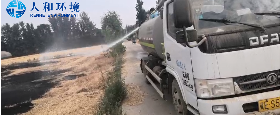 麦田突生气情：环卫洒水车驰援灭火_壹号娱乐